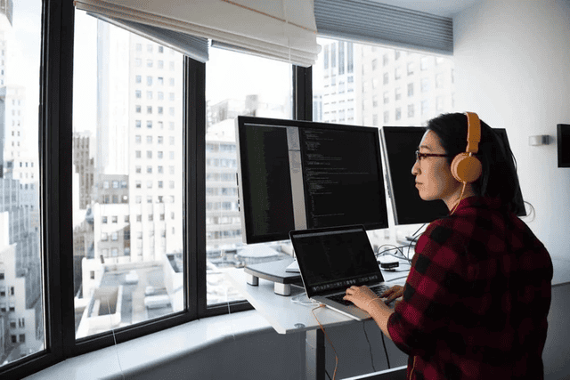 Hire JavaScript Developer 3 girl programming